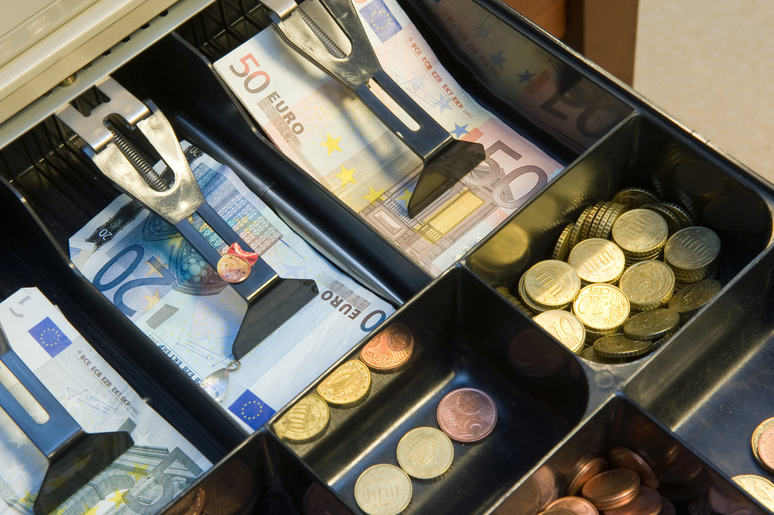 Zahlen Bitte! Berufliche Fortbildung fällt unter Arbeitszeit, Arbeitgeber muss Kosten übernehmen