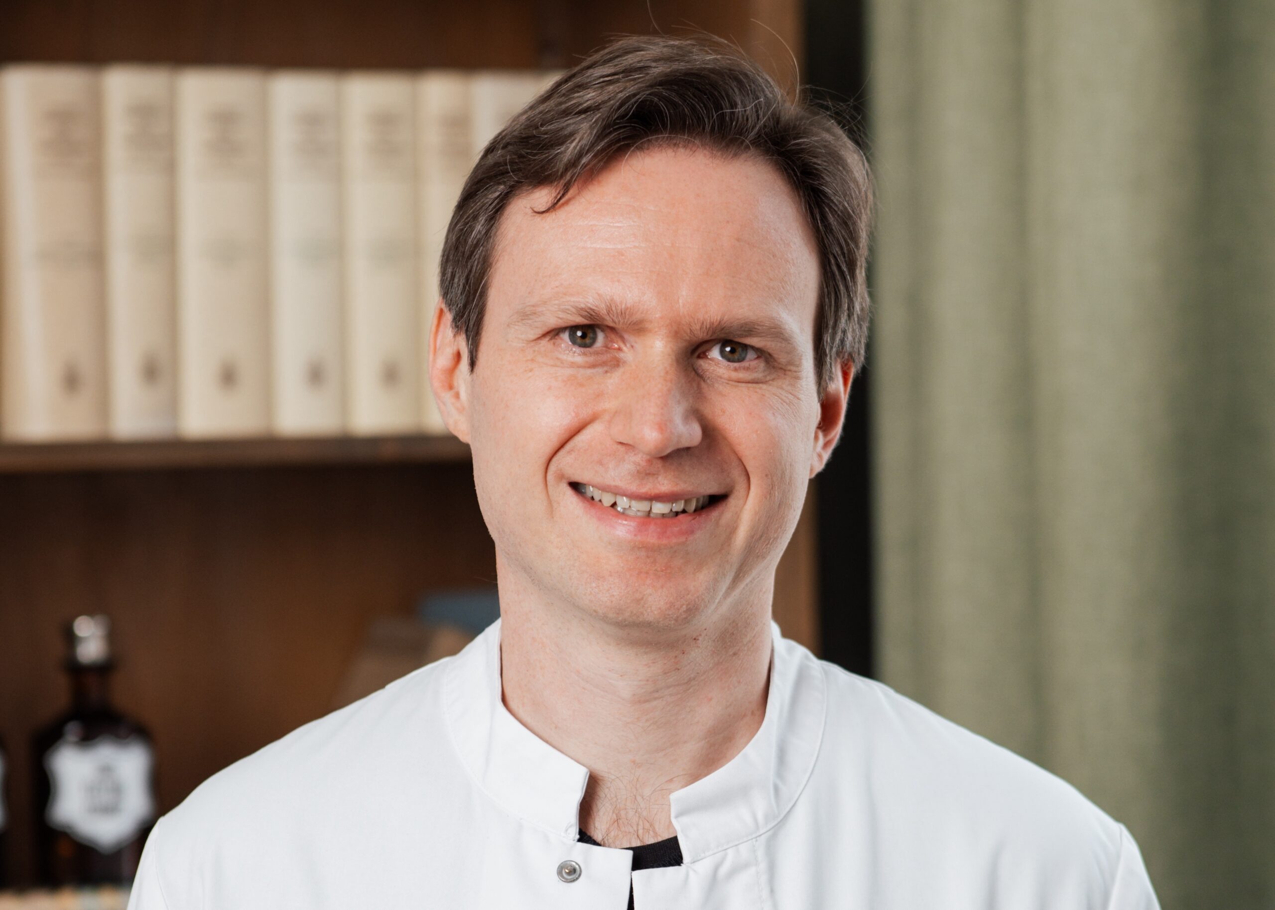 Mag. Clemens Feldmann: Vier Kinder, ein Buch und ein Baby