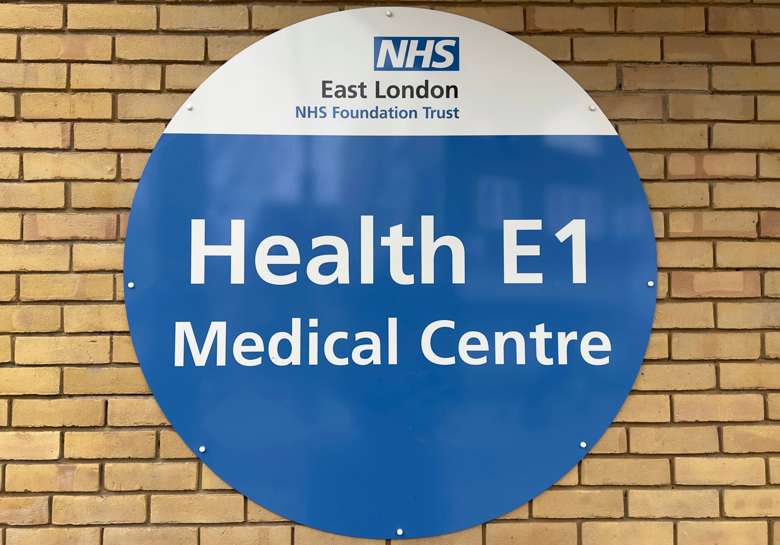 Unerklärliche Millionenzahlung der Pharmaindustrie an den NHS
