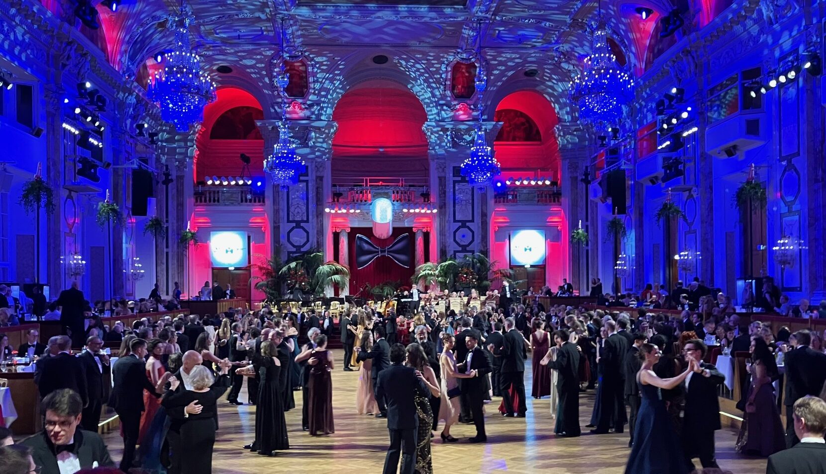 Volle Hofburg beim Ball der Pharmazie