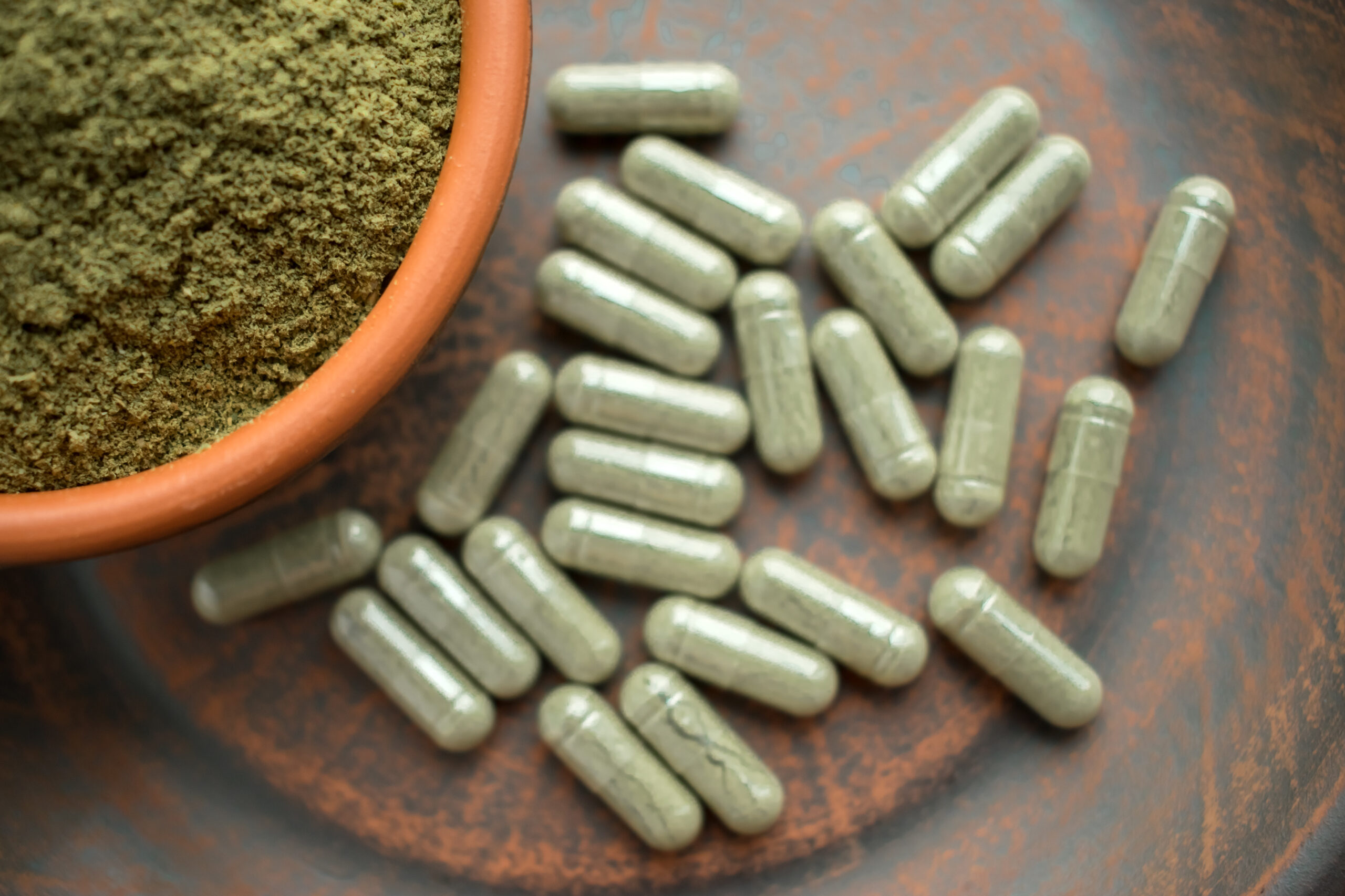 Kratom – therapeutische Chance oder Gefahr aus dem Internet?
