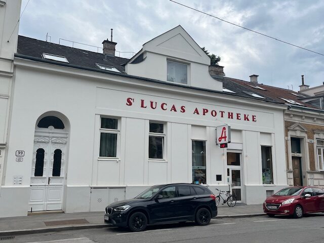 Apotheke rettet entkommenen Papagei