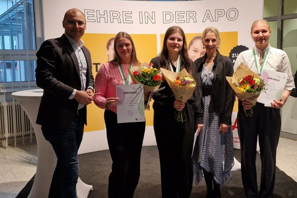 Siegerinnen und Jury OÖ