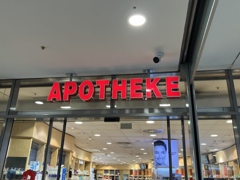 Schriftzug "apotheke"