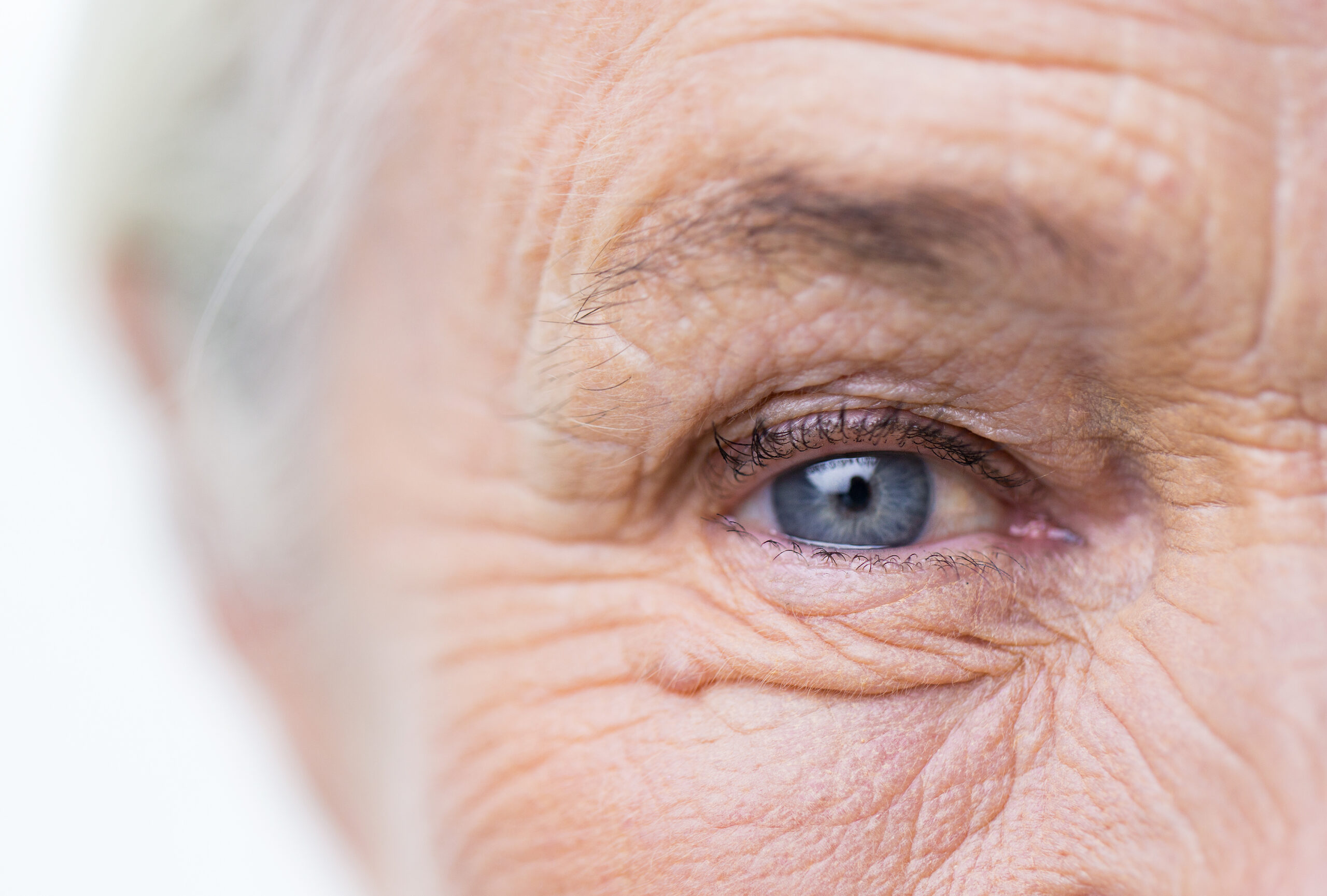 Auge einer älteren Frau