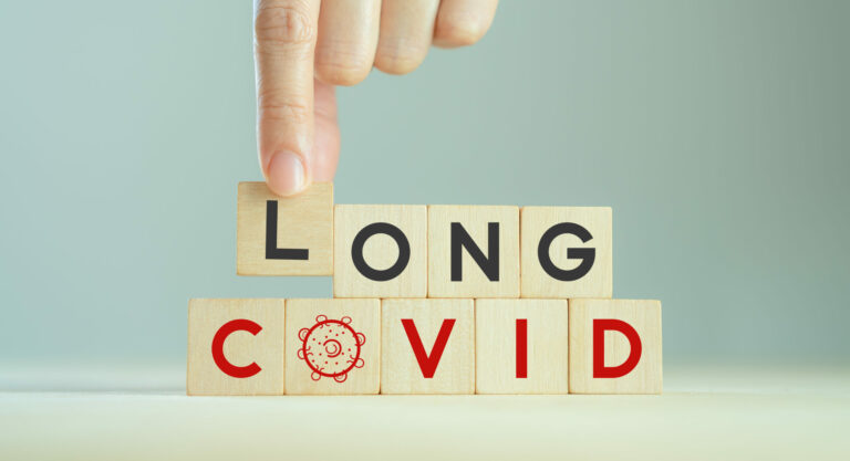Symbolbild: Bausteine mit dem Wort "Long Covid".