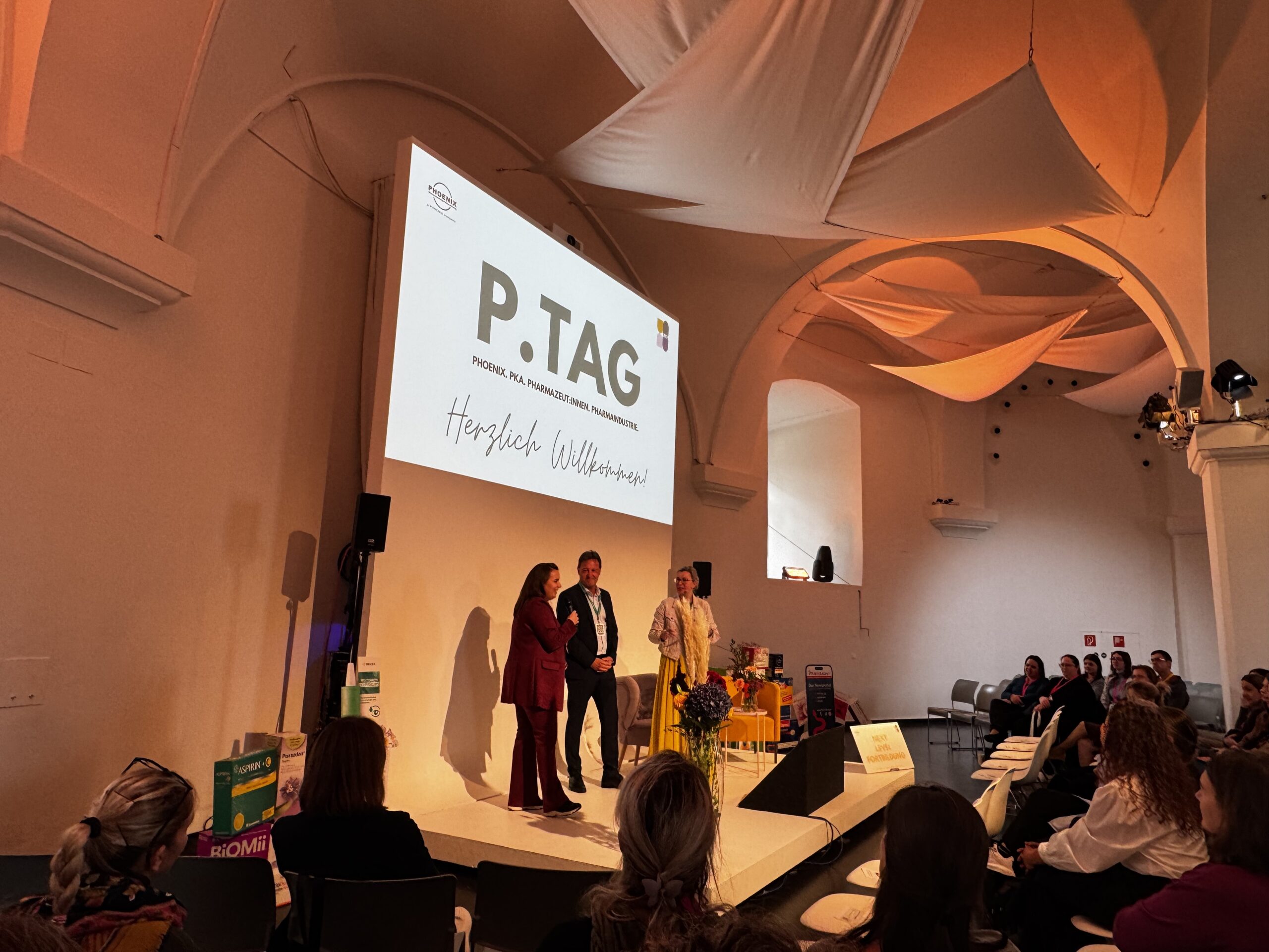 Marketing-Leiterin Katharina Wörndle, Managing Director Gerhard Waberer und Moderatorin Astrid Janovsky eröffnen die P.Tage in Wien. (v.l.n.r)