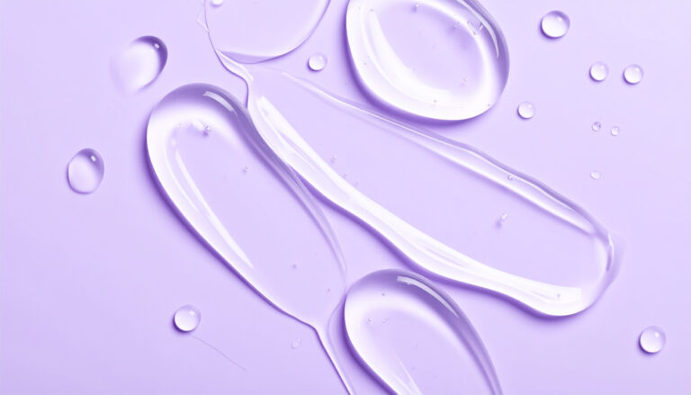 Flüssigkeit auf lila Untergrund