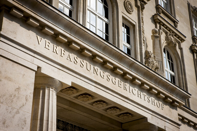 Symbolbild: Die Fassade des Verfassungsgerichtshofs in Wien.