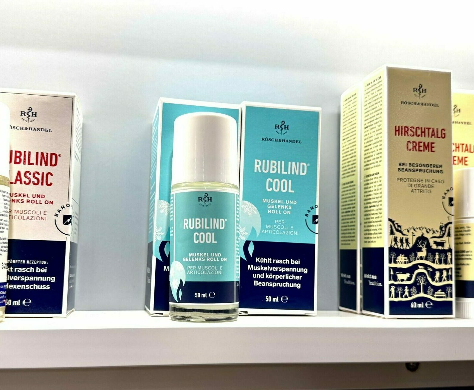 Rubilind Cool steht im Regal. Die Packung ist weiß und hellblau.