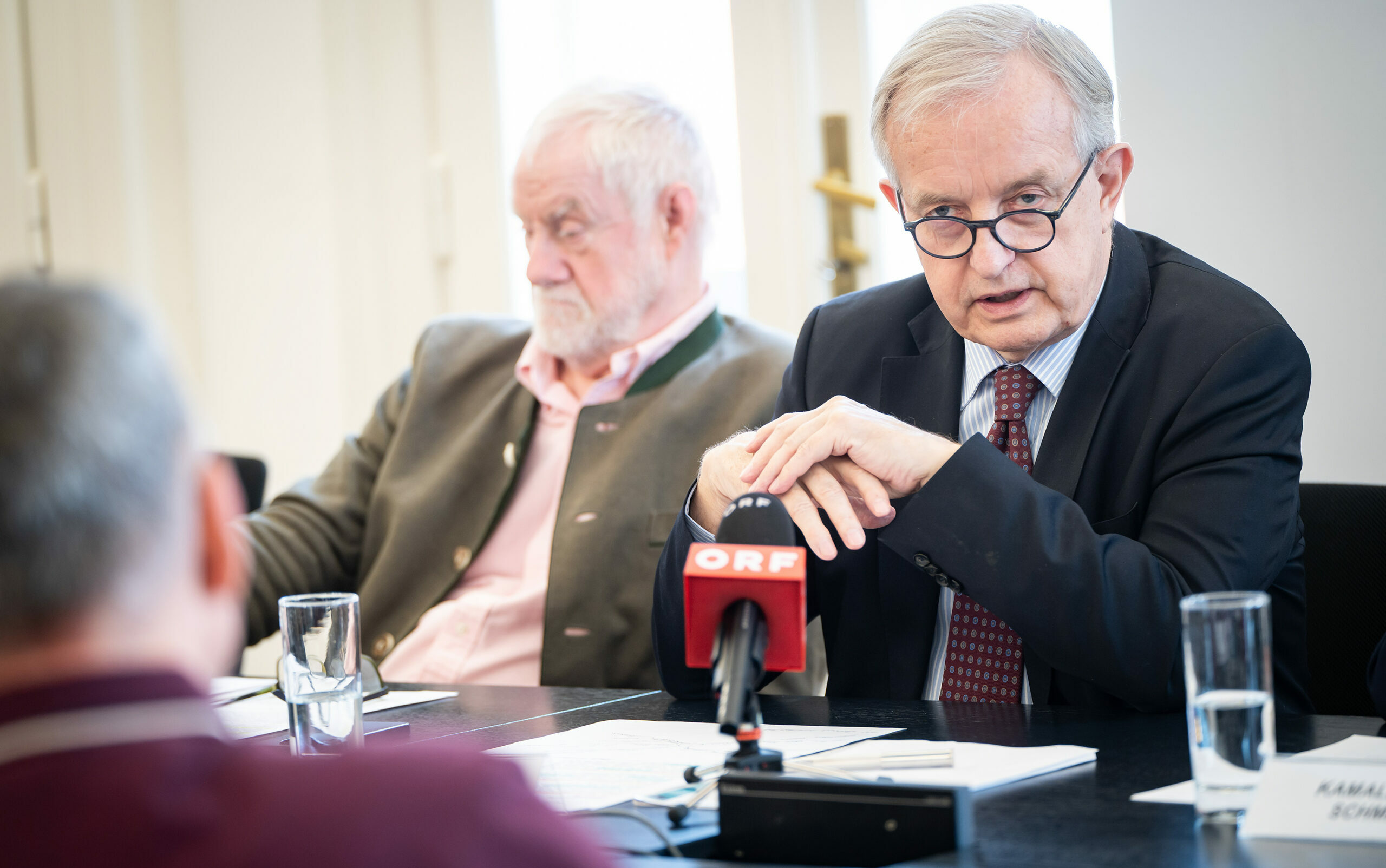 Kammerpräsident Steinhart bei der Pressekonferenz.