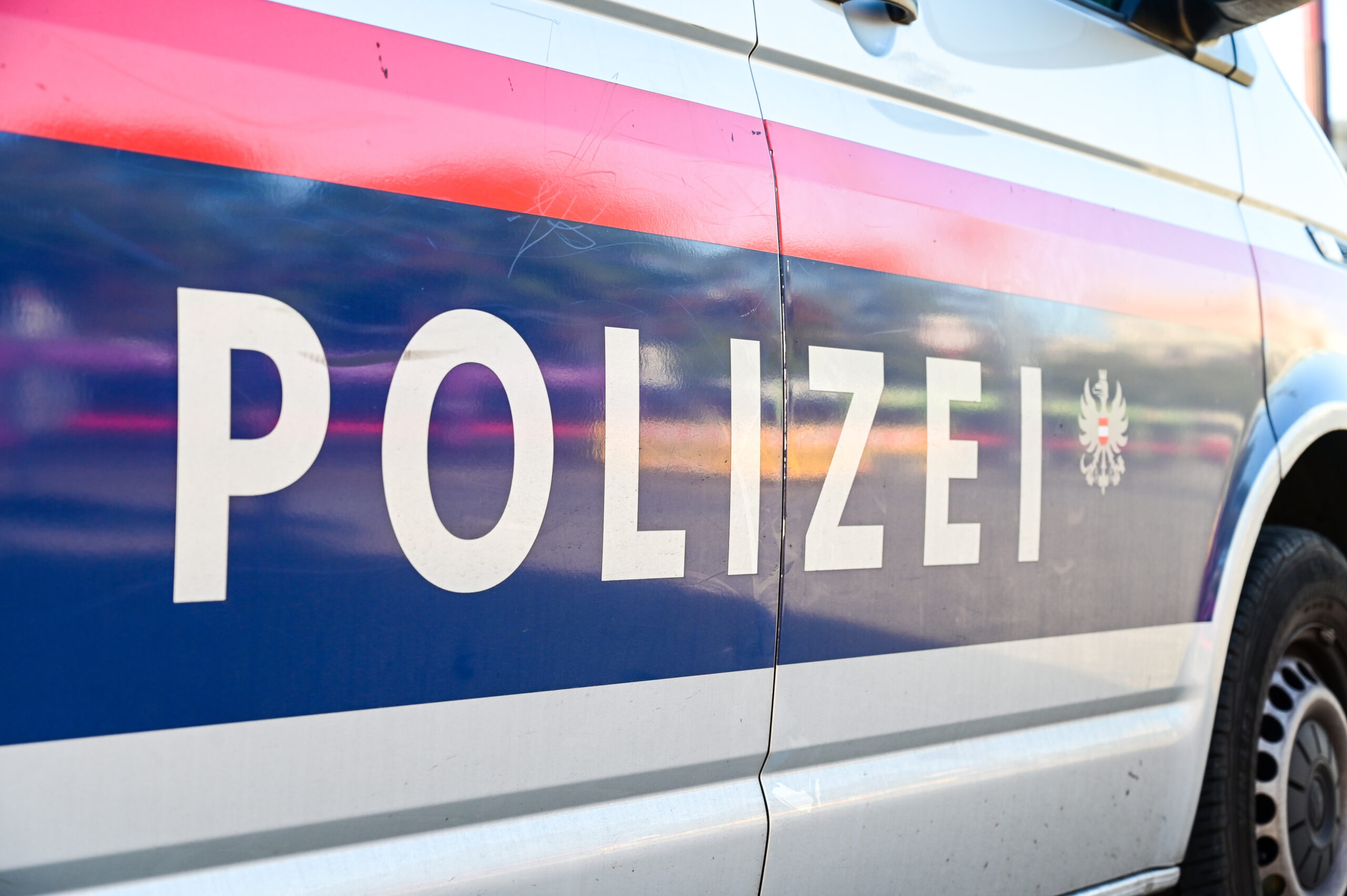 Bewaffneter Überfall: Fahndung läuft weiter