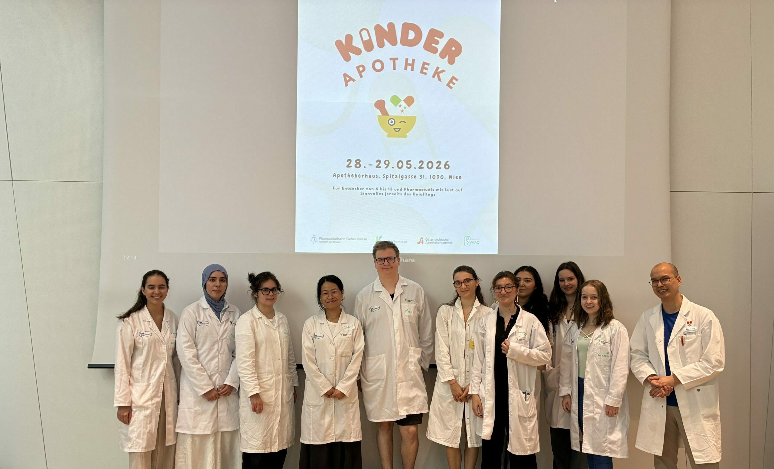 Das gesamte Studententeam das bei der Veranstaltung geholfen hat.