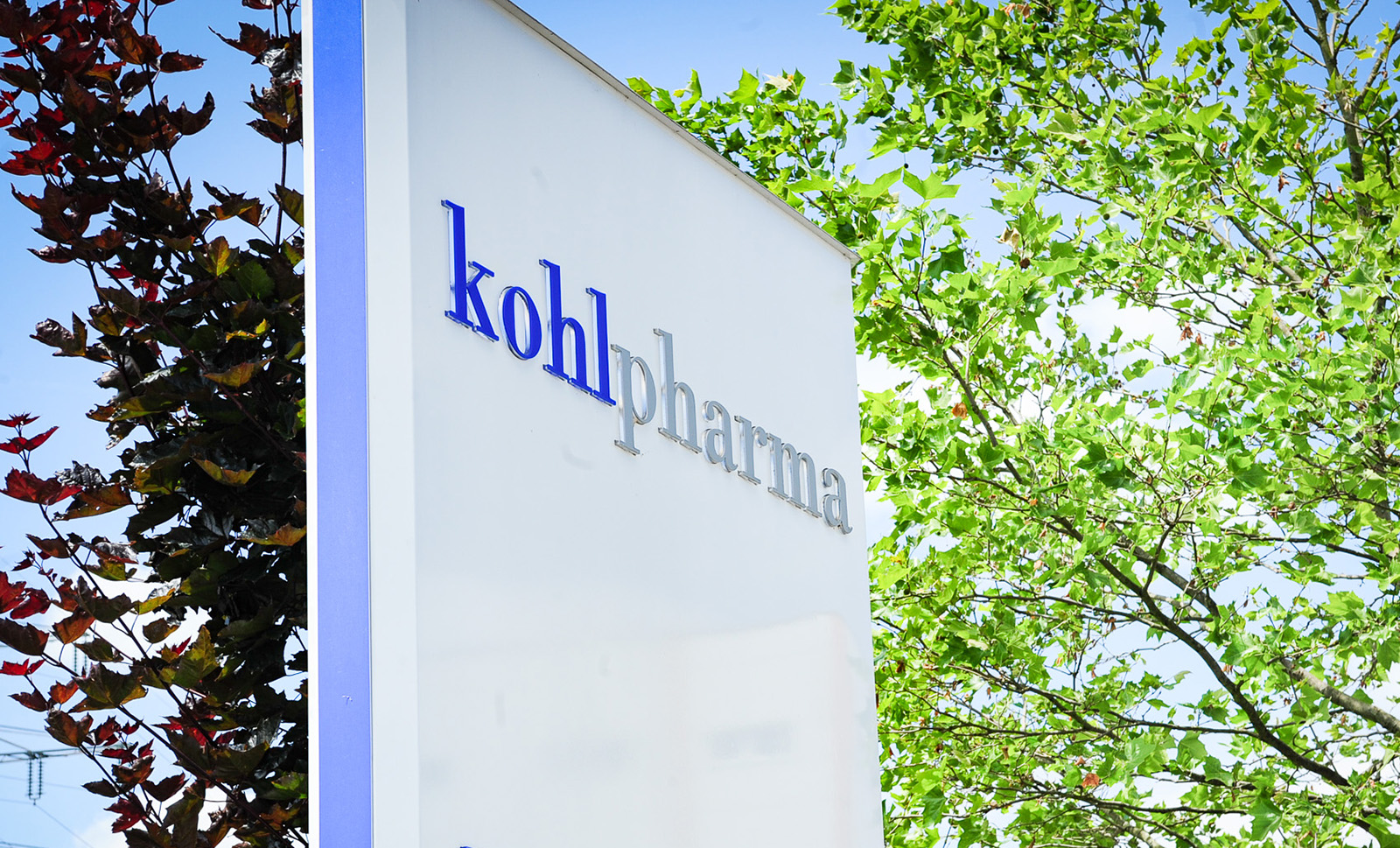 Pylone mit Logo von Kohlpharma