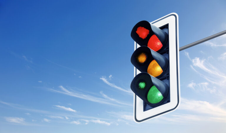 Symbolbild: Eine Ampel im Himmel