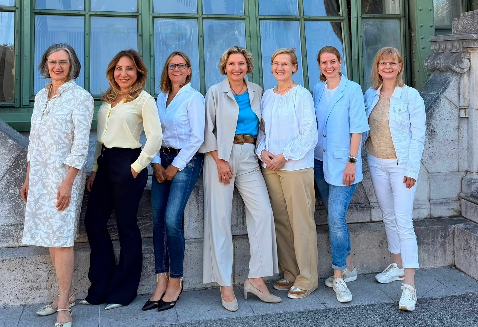 Die sieben Apothekerinnen der "Wir sind Wien" Wahlplattform im Gruppenfoto.